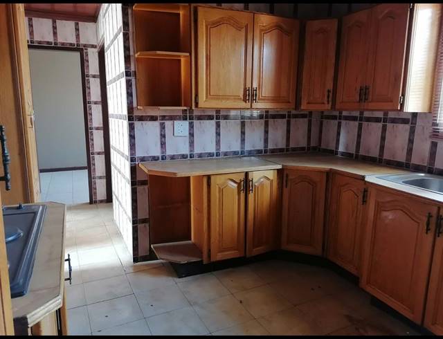 2 BEDROOM HOUSE FOR SALE IN TSAKANE EXT 11